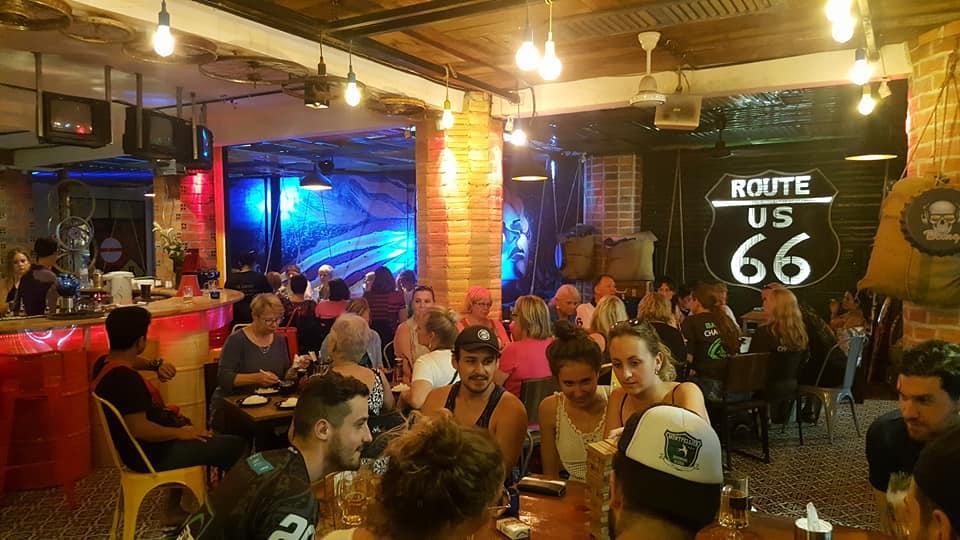 Route 66 Music Restaurant & Hostel シェムリアップ エクステリア 写真
