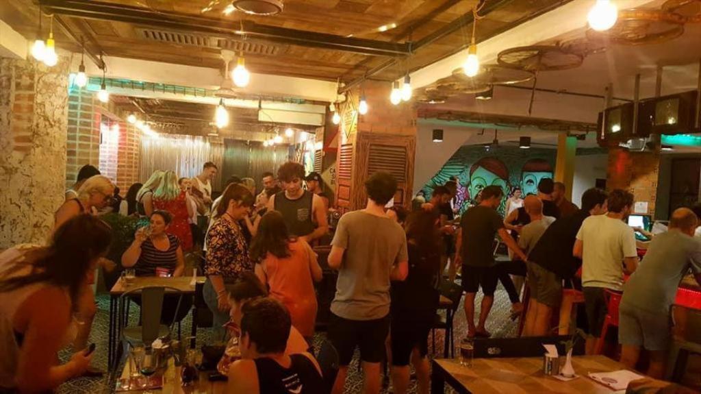 Route 66 Music Restaurant & Hostel シェムリアップ エクステリア 写真