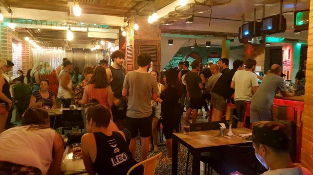 Route 66 Music Restaurant & Hostel シェムリアップ エクステリア 写真