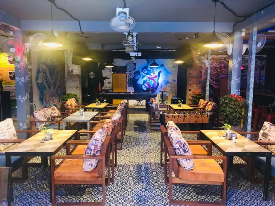 Route 66 Music Restaurant & Hostel シェムリアップ エクステリア 写真