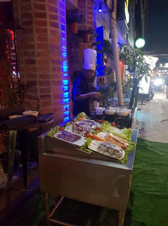 Route 66 Music Restaurant & Hostel シェムリアップ エクステリア 写真