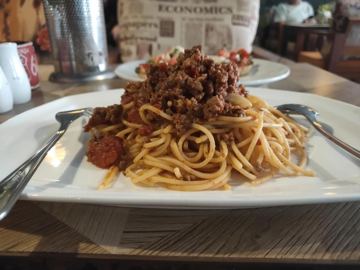 Route 66 Music Restaurant & Hostel シェムリアップ エクステリア 写真