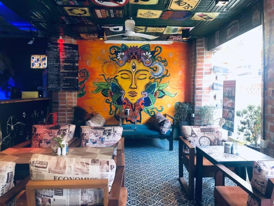 Route 66 Music Restaurant & Hostel シェムリアップ エクステリア 写真